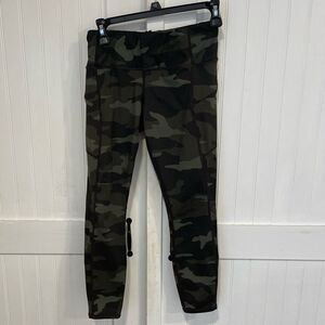 Athleta pants in camo size XSP